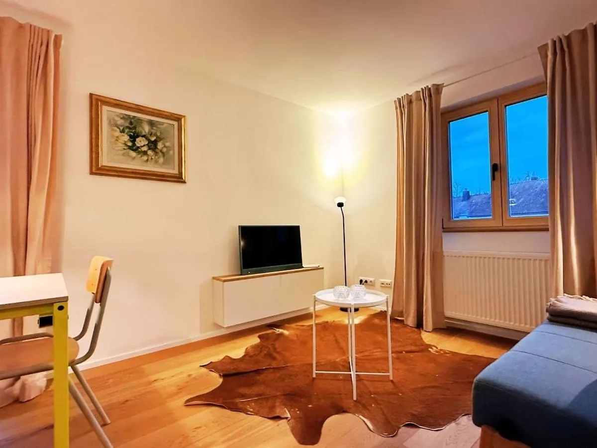 Charmantes Apartment - Fuer 2-4 Personen - Modern, Ruhig, Parkplatz Passau Germany